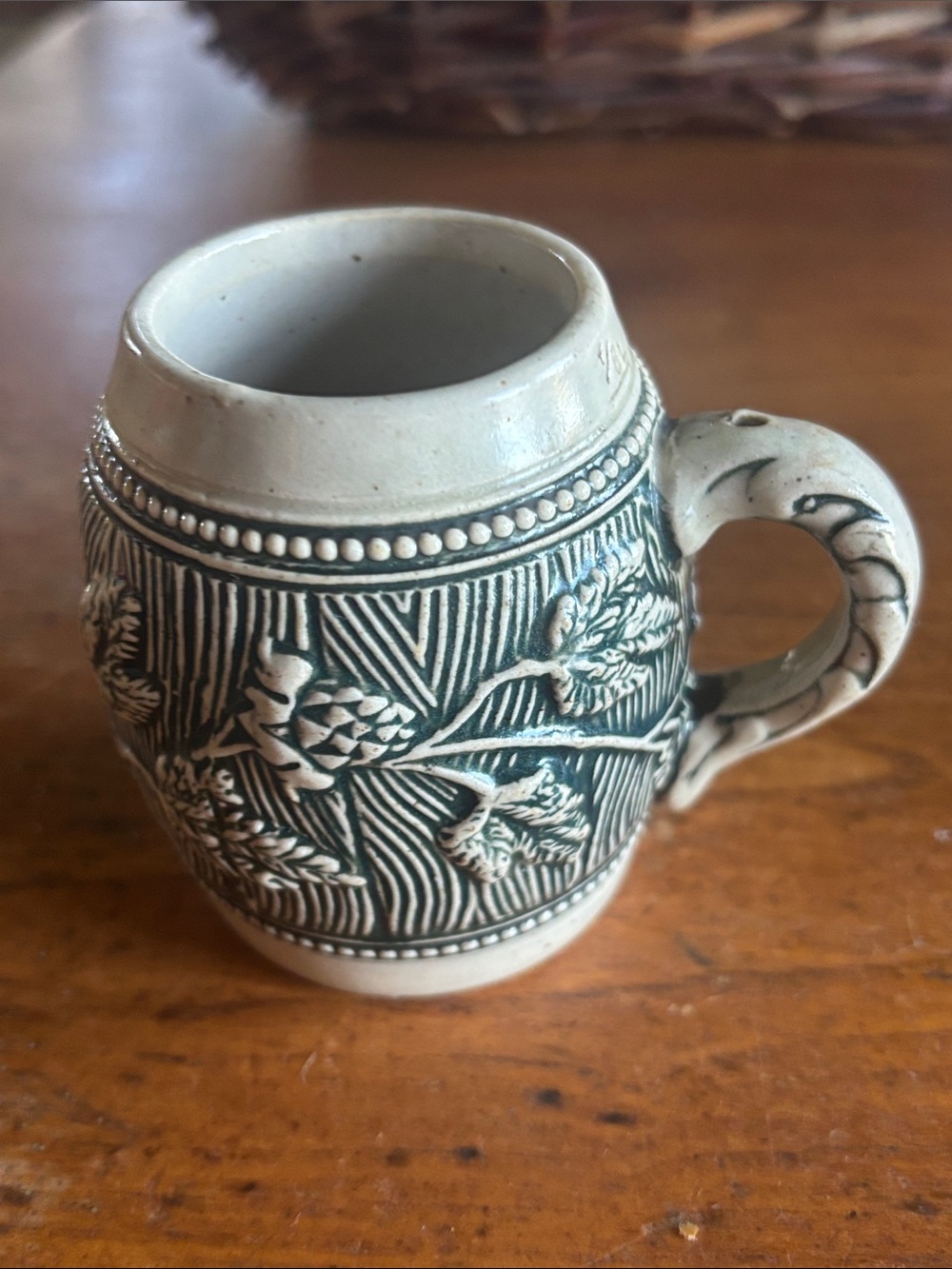 Vintage King German 1/8L raised hops design stoneware green/tan stein